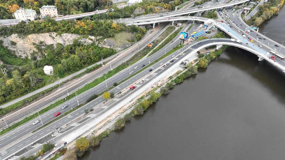 Příprava rekonstrukce Barrandovského mostu uzavře chodník a cyklotrasu